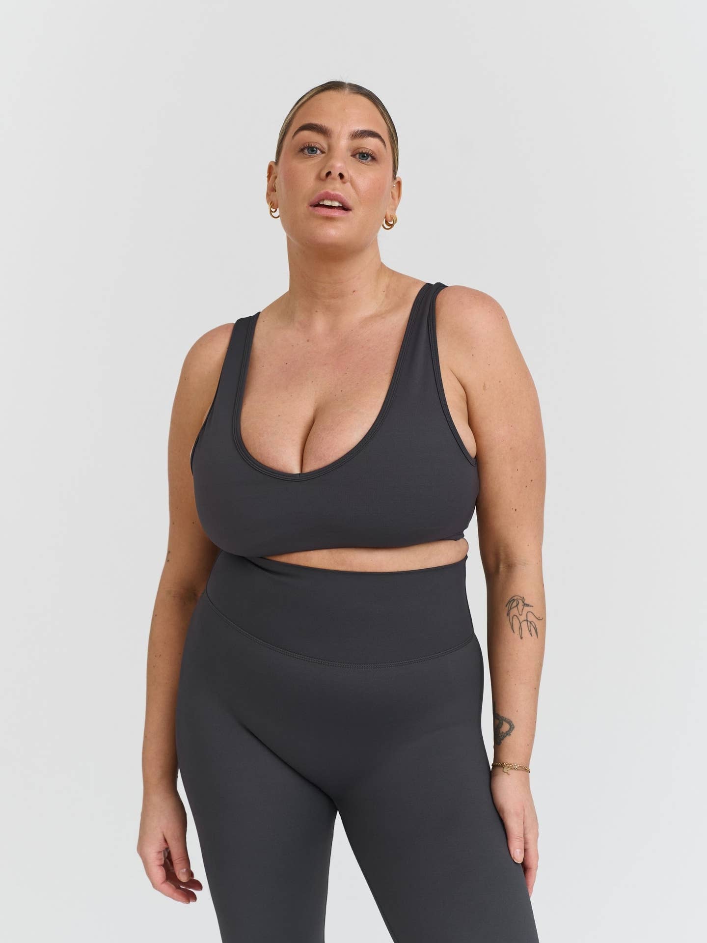 Softsculpt Deep V-Neck Bra - Asphalt Grey Sisterly Tribe