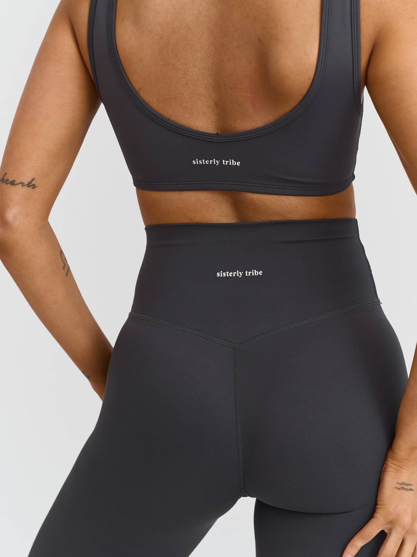 Softsculpt Deep V-Neck Bra - Asphalt Grey Sisterly Tribe
