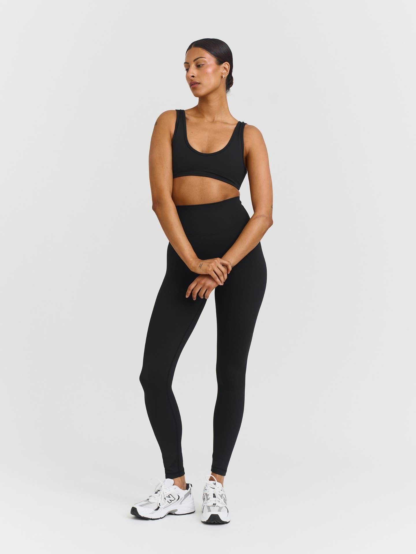 Softsculpt Deep V-Neck Bra - Black Sisterly Tribe