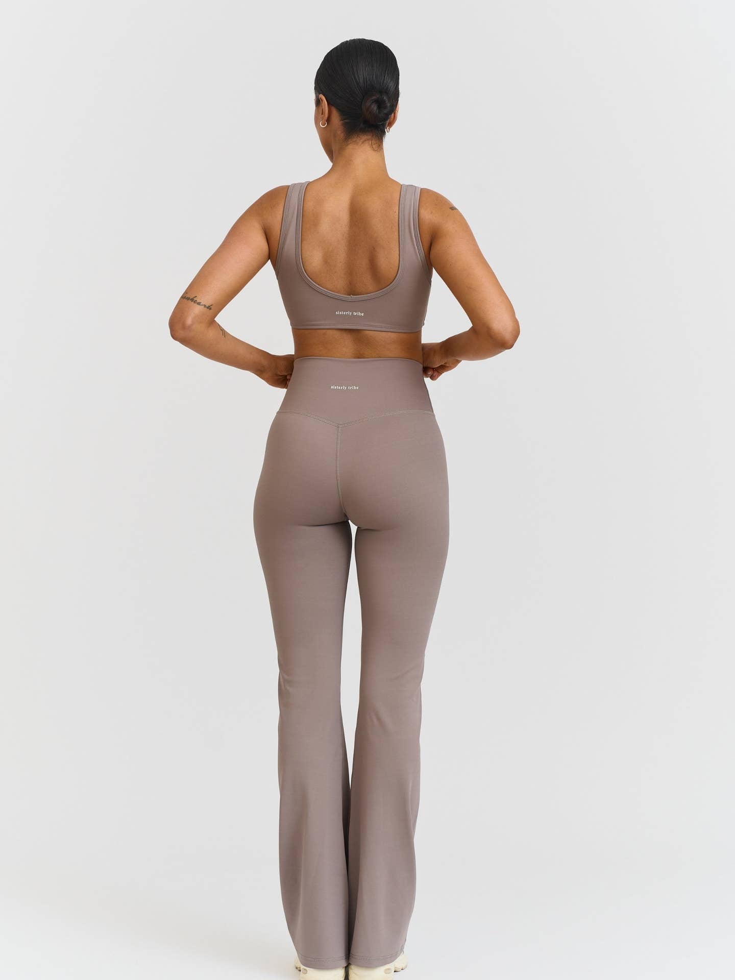 Softsculpt Deep V-Neck Bra - Clay Sisterly Tribe
