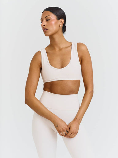 Softsculpt Deep V-Neck Bra - Marshmallow Sisterly Tribe